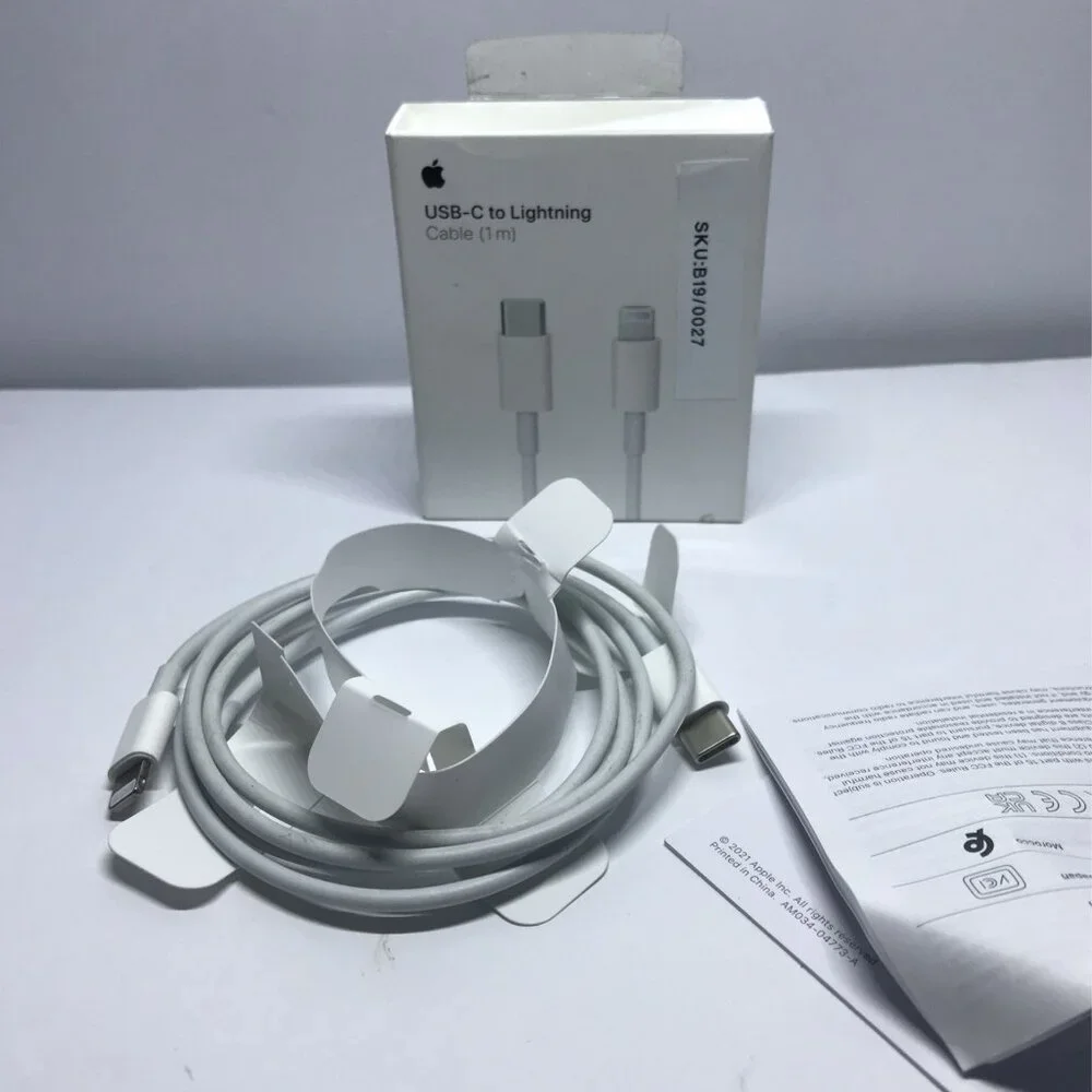 🍒 Official Apple USB-C to Lightning Cable [ 1m in Length ]
